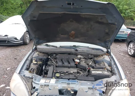 2000 Ford Taurus Ses z USA, uszkodzony, nr VIN 1FAFP55S1YA155441